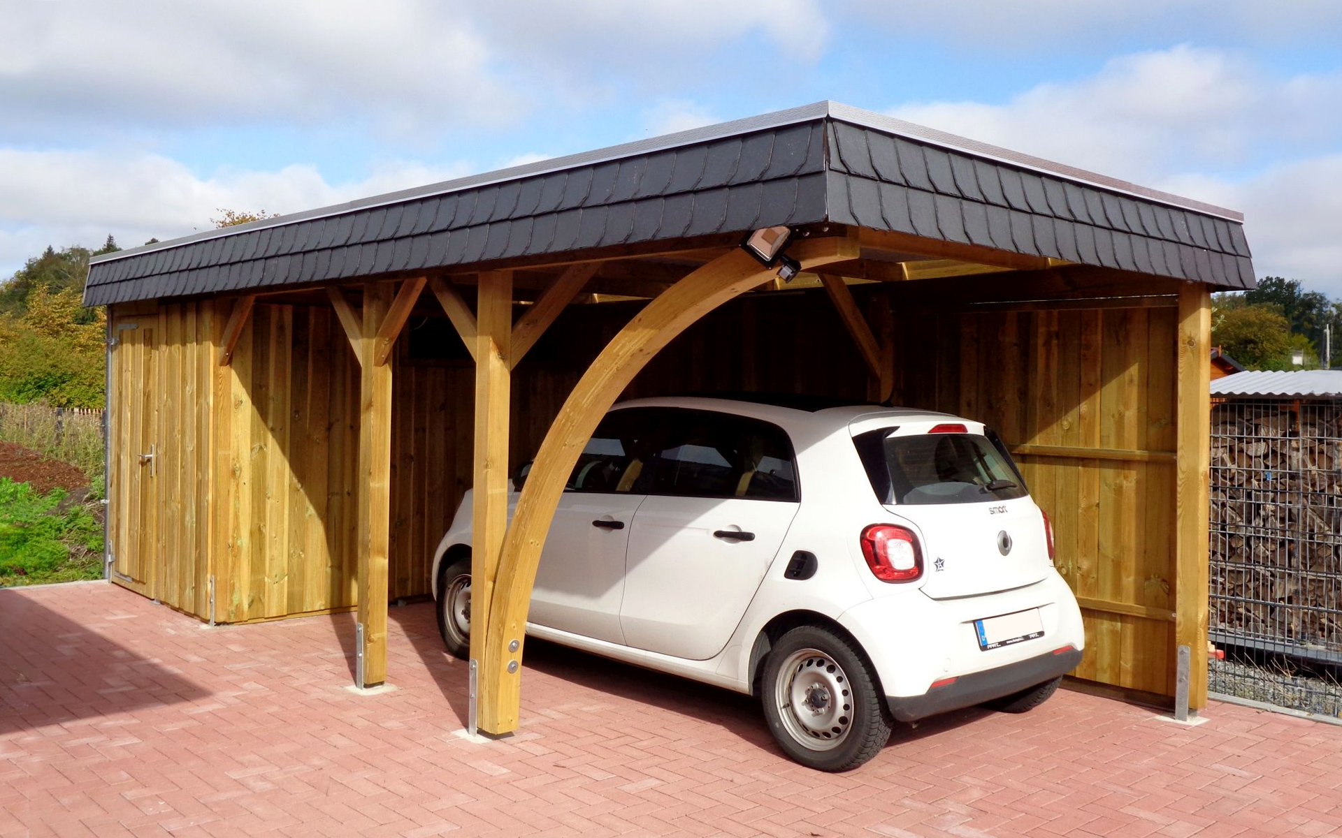 Einzelcarport 310x700 cm mit Leimholzbogen und Abstellraum