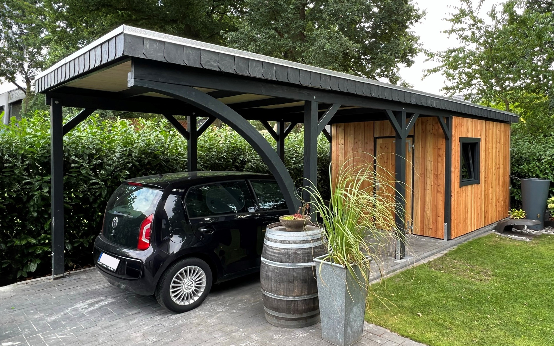 Einzelcarport 310x900 cm mit Leimholzbogen und Abstellraum